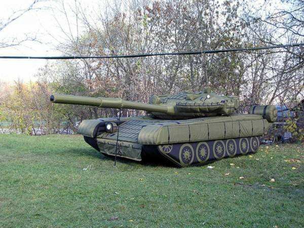 乌尔禾陆地军事假目标坦克